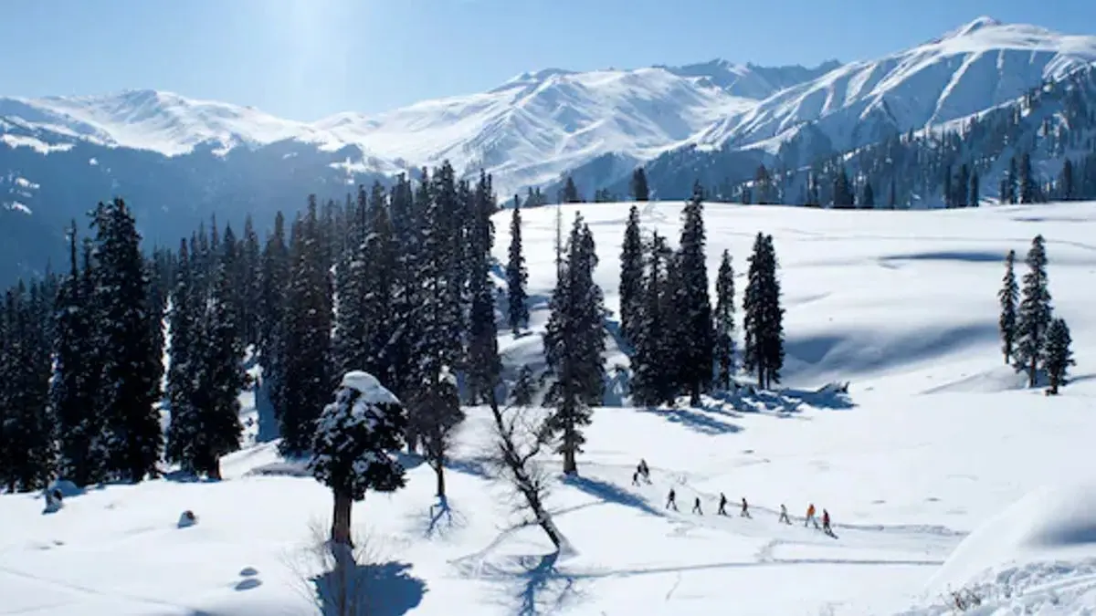 From Kashmir to Arunachal: Here Are 6 Destinations Perfect For Snow Lovers This Winter Season
