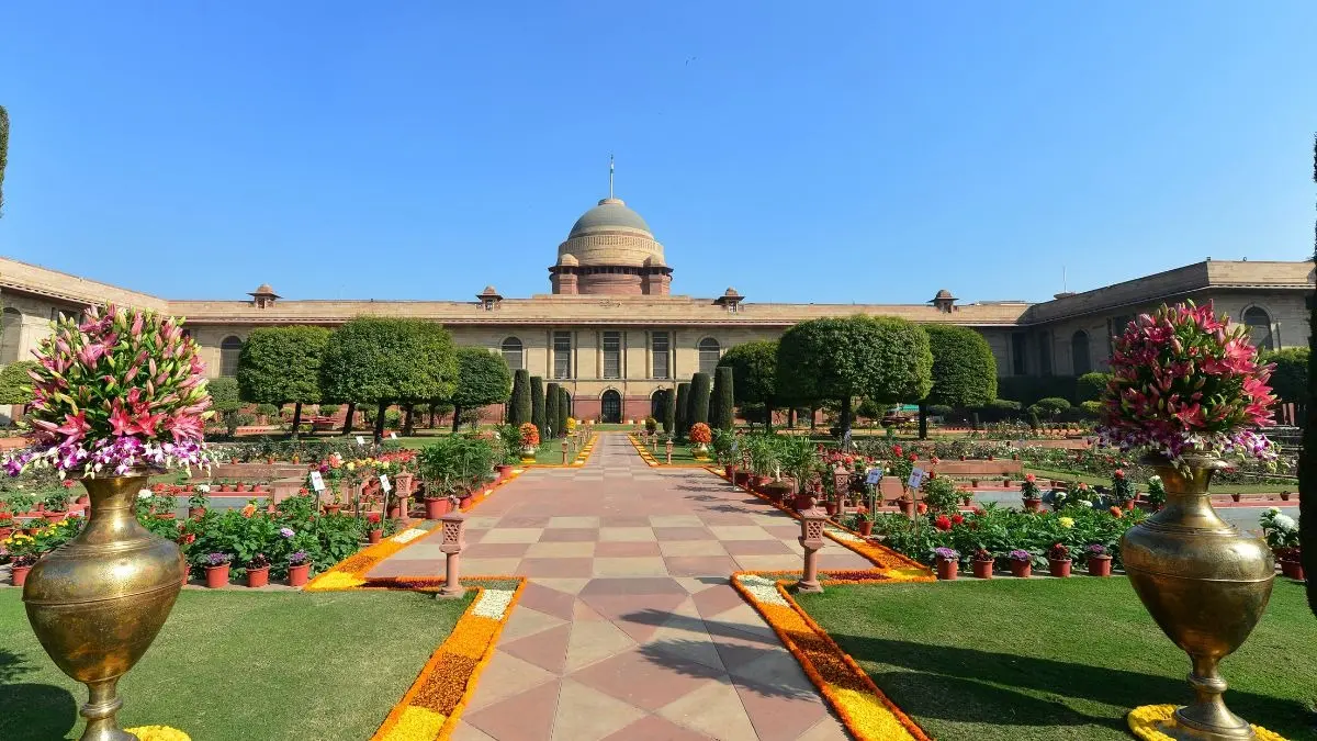 Amrit Udyan Travel Guide: Spend The Perfect Spring Day At Delhi's Iconic Garden, Know All About Ticket And Timings Front view of the Amrit Udyan at Rashtrapati Bhavan