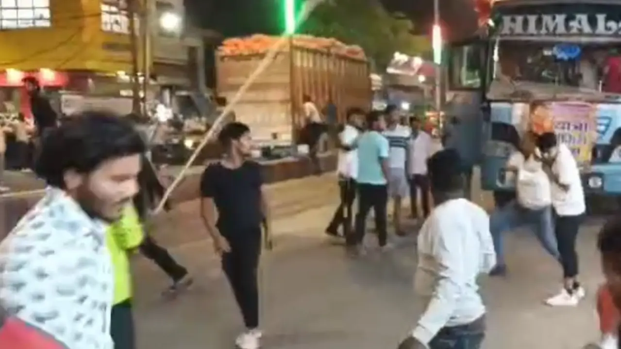 Fruit Vendors Thrash Purnagiri Devotees in Sambhal