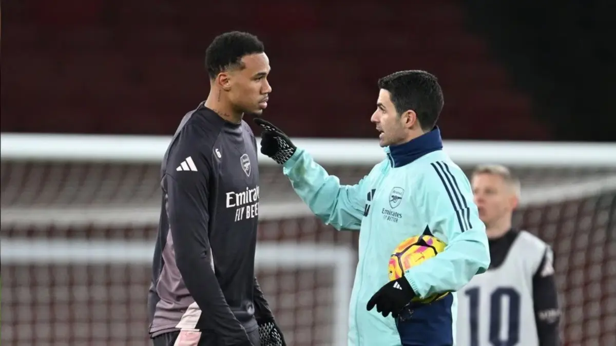 Gabriel Magalhães and Mikel Arteta during practice session