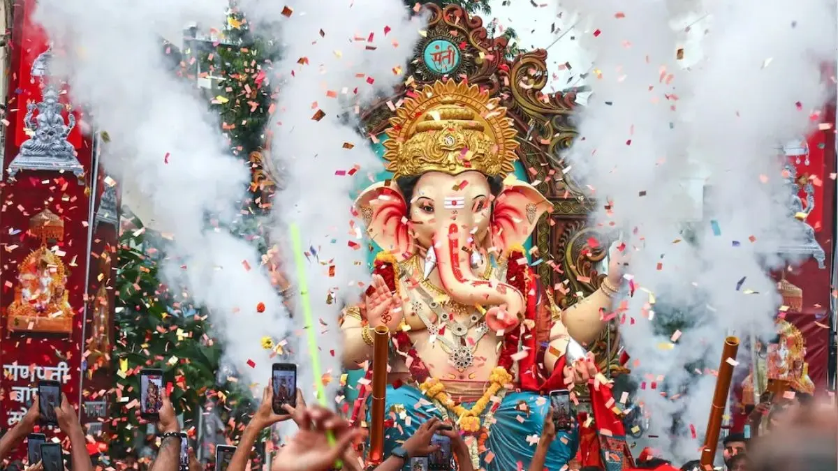 Ganpati Bappa Morya! WhatsApp Wishes, Quotes, Greetings and Messages to Share with Loved Ones On Ganesh Chaturthi 2025 Ganesh Chaturthi 2025 wishes and greetings