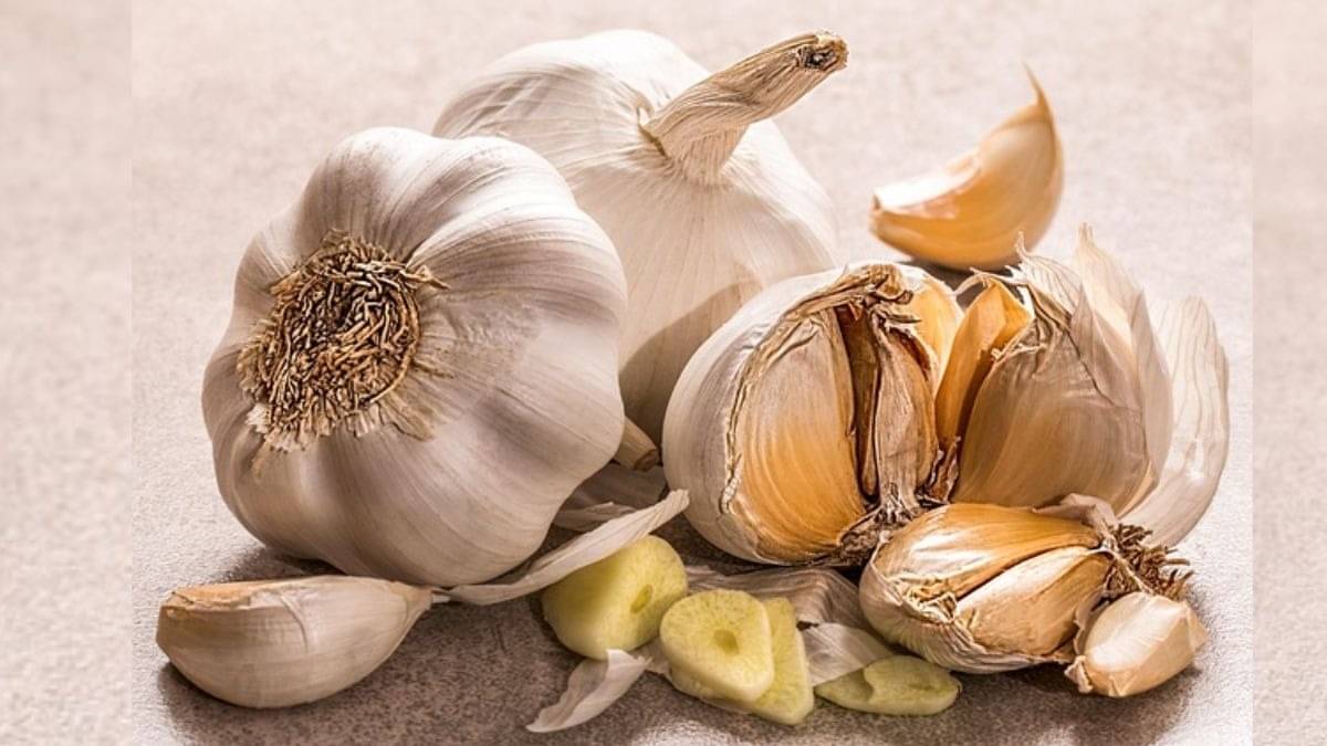 Garlic peeling hacks