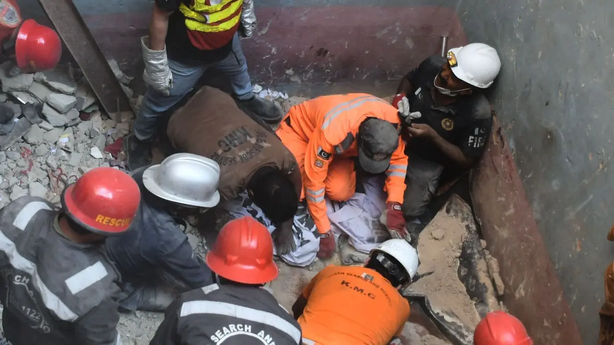 पाकिस्तान में जोरदार धमाका, 3 मंजिला इमारत भरभराकर गिरी; अब तक 16 लोगों की मौत, कैसे हुआ ब्लास्ट? Gas Explosion Kills 16 After Apartment Building Partially Collapses In Pakistan