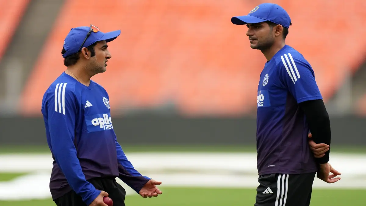 Gautam Gambhir chats with Shubman Gill