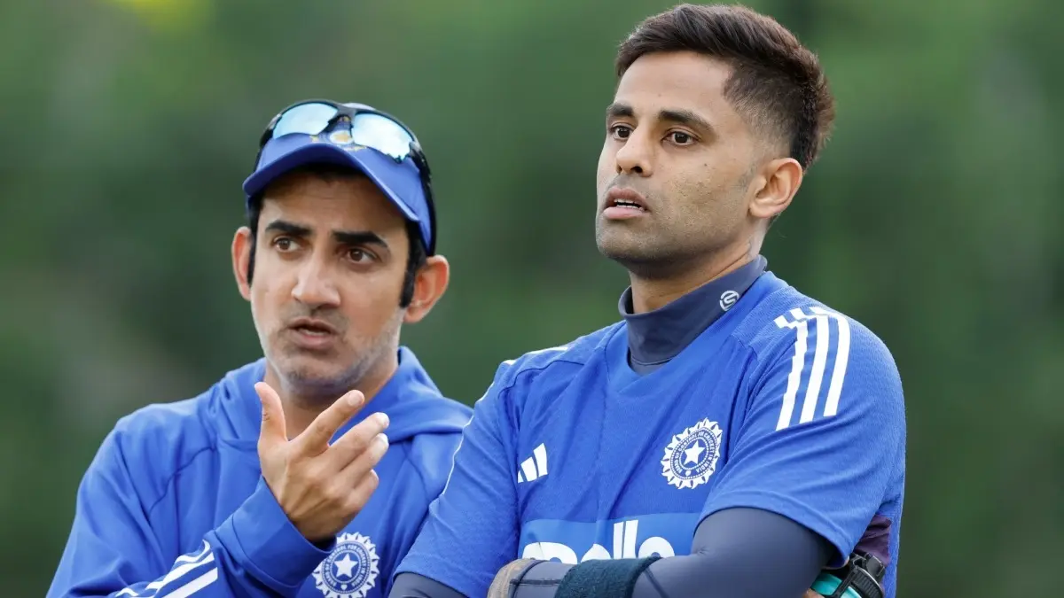 WATCH | Suryakumar Yadav Engages in Heated Chat With Coaching Staff After India's Loss vs South Africa in Super 8 Gautam Gambhir, Suryakumar Yadav