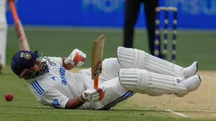 'Stupid, Stupid, Stupid': 'Gutted' Sunil Gavaskar BLASTS Rishabh Pant Over Bizarre Shot Selection Gavaskar Lashes Out At Rishabh Pant