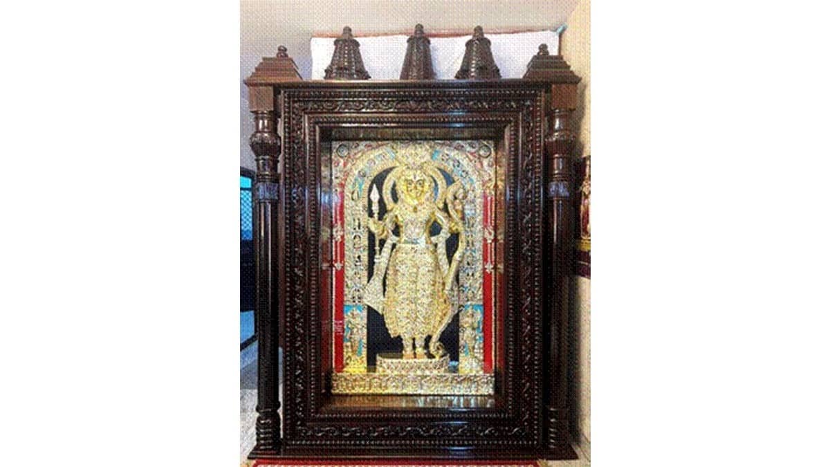 Gem-Studded Gold Artwork Of Lord Ram Arrives At Ayodhya Temple From Karnataka
