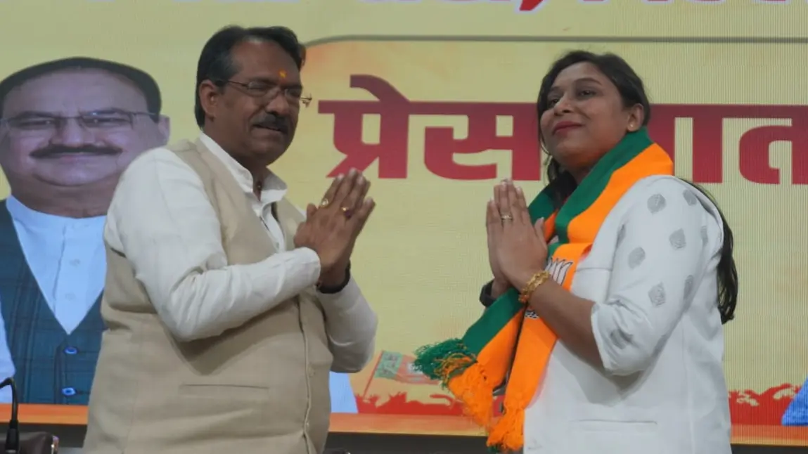 AAP's councilor Priyanka Gautam joins the BJP