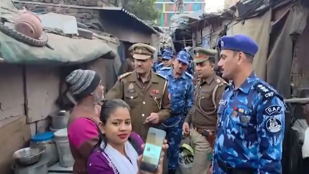 Ghaziabad Citizenship Check: UP Police Say Phone Can Scan Nationality, Use It on Bihar Man, Claim He’s Bangladeshi