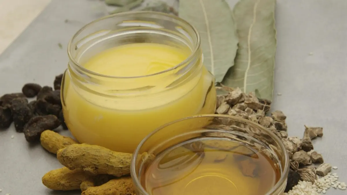 Ghee Vs. Oil: Which One Is Healthier? Here's What You Need To Know