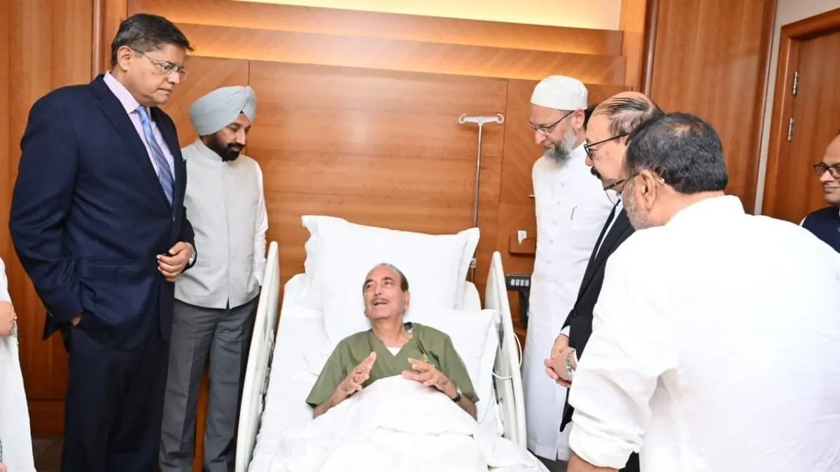 Ghulam Nabi Azad admitted to hospital