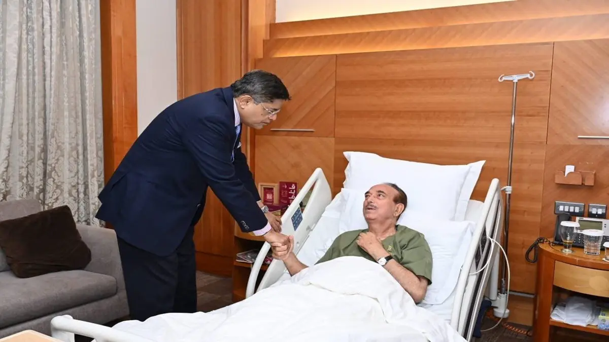 Former J&K CM Ghulam Nabi Azad Hospitalised Amid All-Party Delegation Visit to Kuwait Ghulam Nabi Azad was hospitalised on Tuesday after falling ill during an all-party delegation visit to Kuwait.