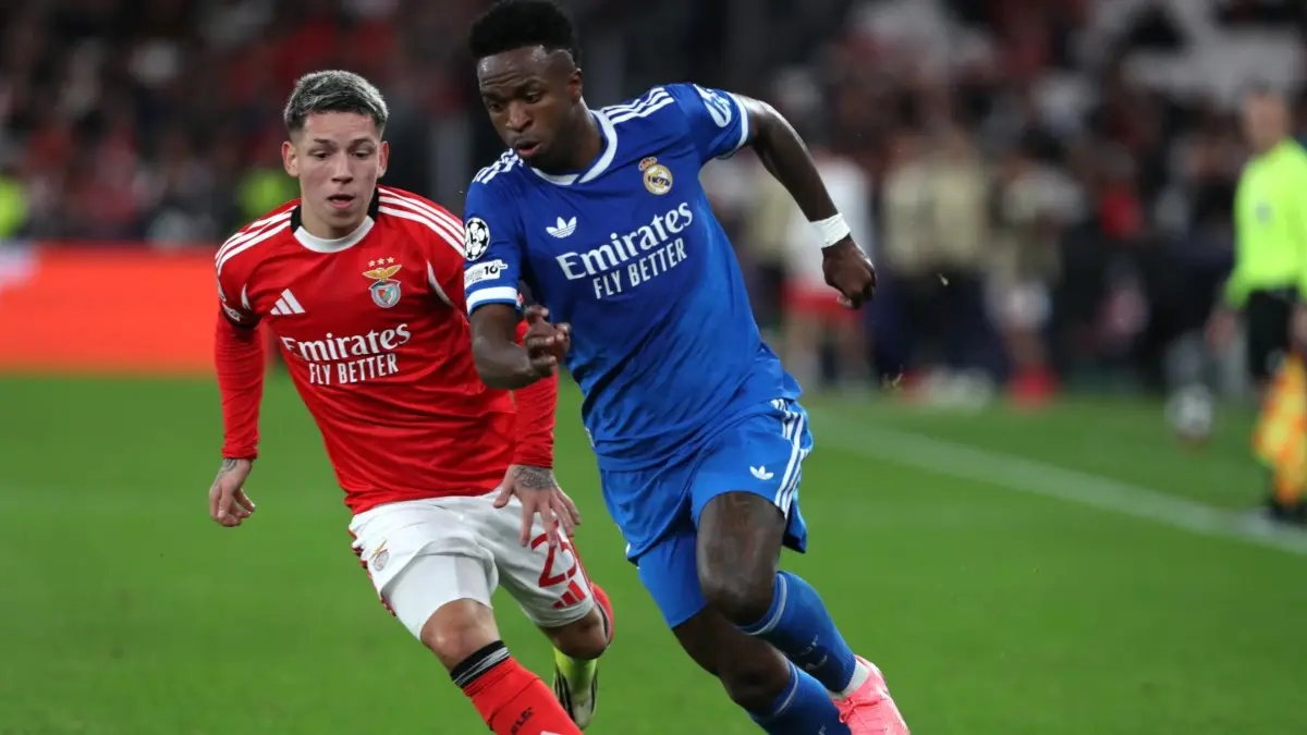 Benfica's Gianluca Prestianni Denies Racially Insulting Real Madrid's Vinícius Jr In Champions League Game Gianluca Prestianni fights for a ball with Vinicius Junior