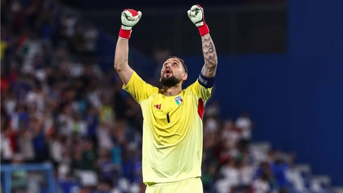 Manchester City To Rope In Star Italian Goalkeeper Gianluigi Donnarumma From PSG Post Ederson's Departure: Report Gianluigi Donnarumma with the Italy National Football Team
