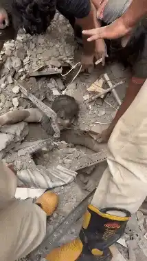 Karol Bagh House Collapse: Video Captures Moment Rescuers Pull Out Man Alive From Debris