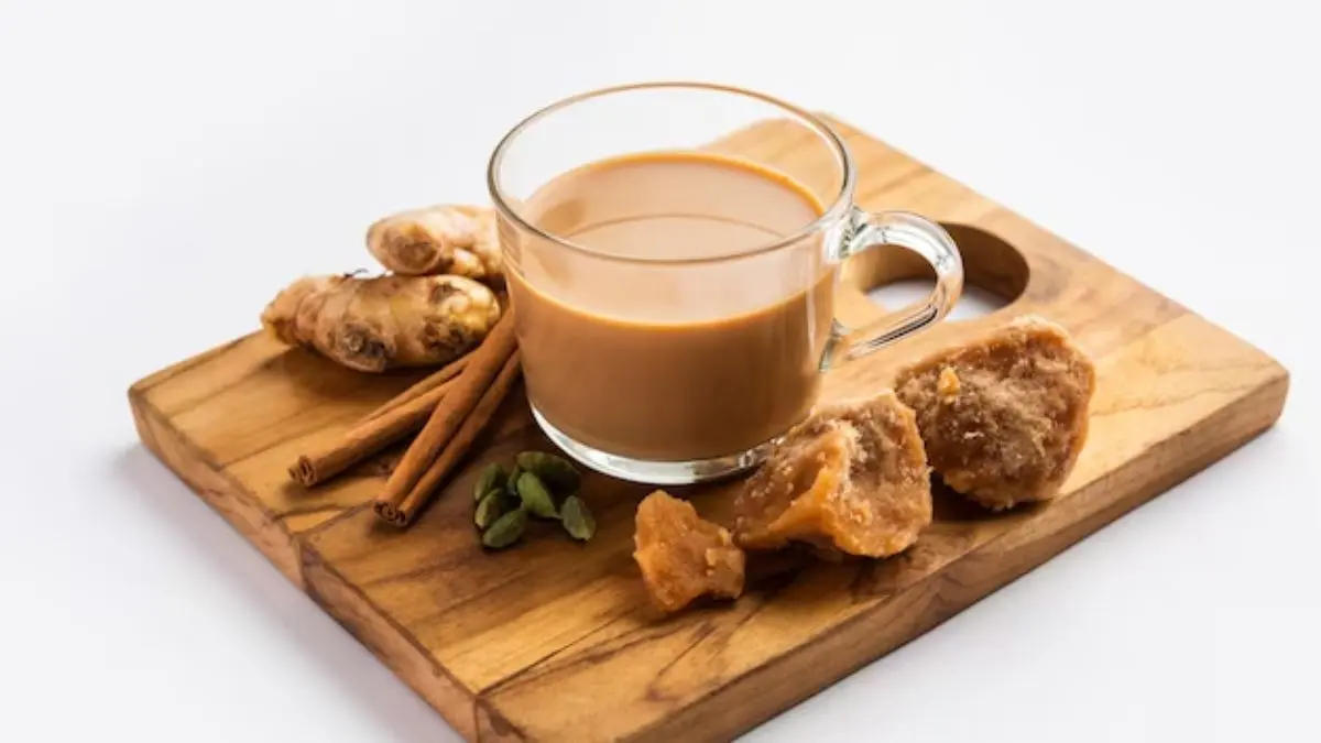 Ginger Tea Recipe: ढाबा स्टाइल अदरक की चाय घर पर कैसे बनाएं, जानिए थकान के इलाज की सीक्रेट रेसिपी ginger tea recipe