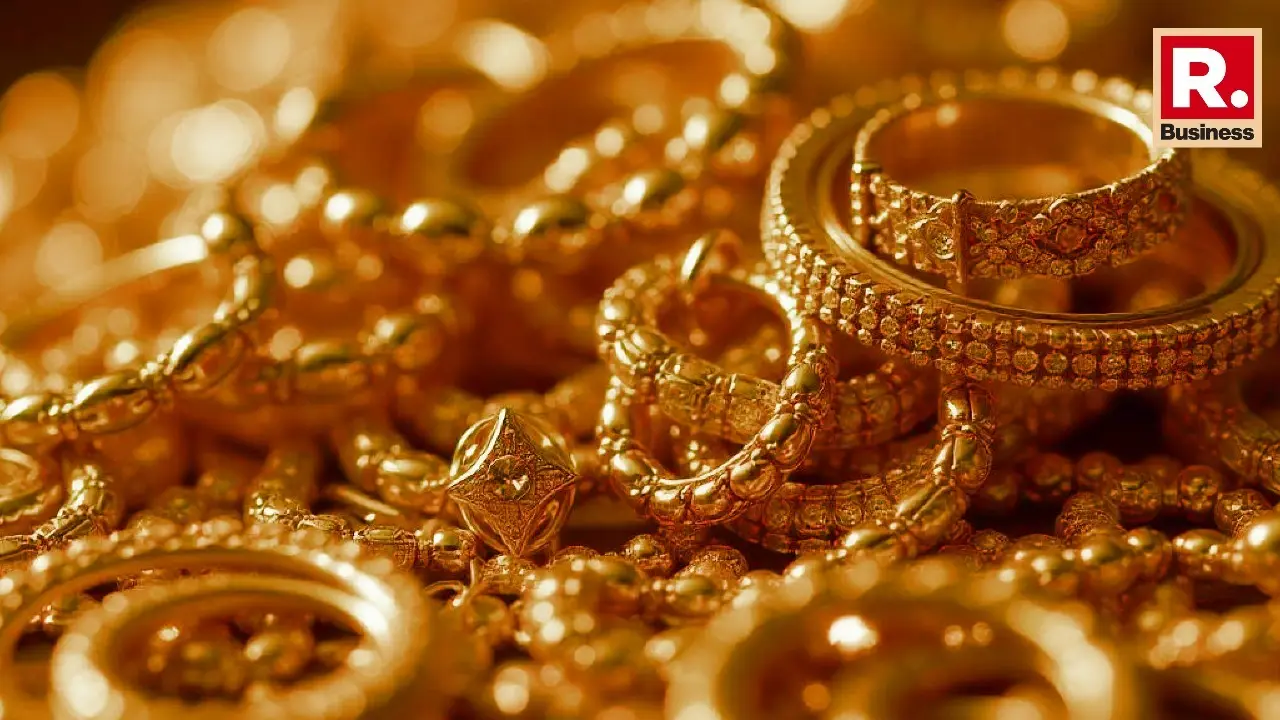 Gold jewellery shopping during Karwa Chauth and Diwali festival season 2025