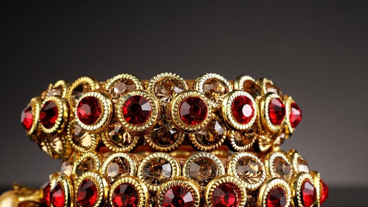 Dhanteras Fervour Grips India Amid Soaring Gold Prices; GST Reforms Offer Relief