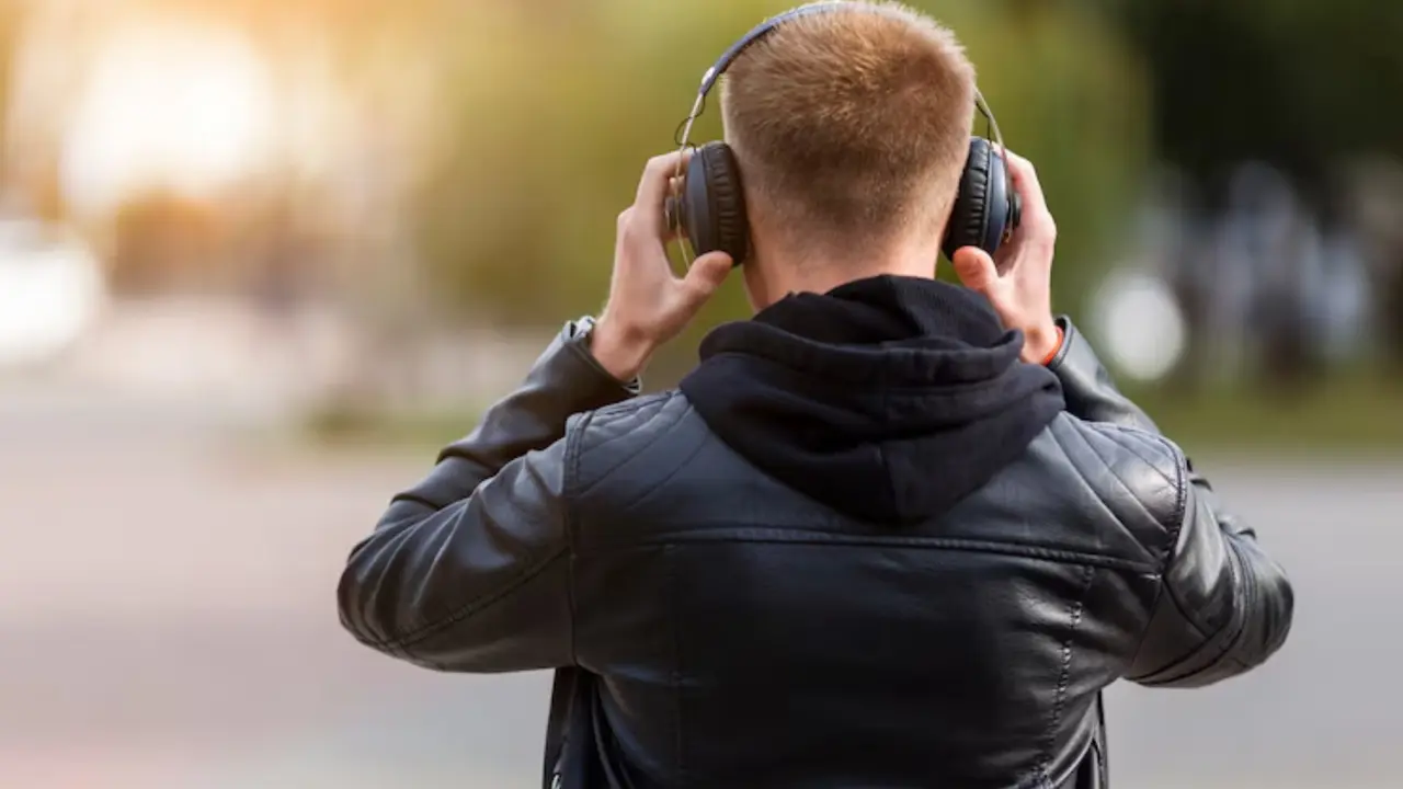 Govt Issues High-Risk Alert For These Headphones