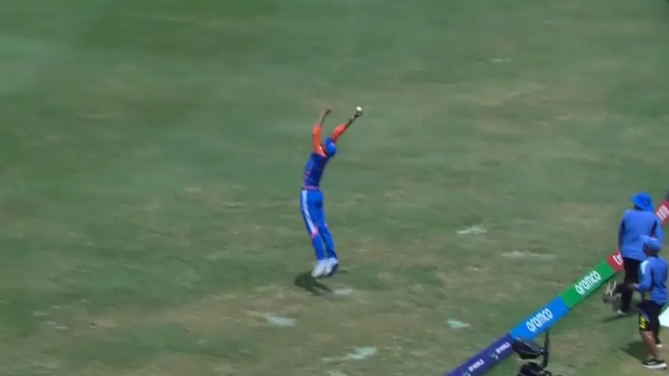 Axar Patel takes one-handed blinder to send Mitchell Marsh back during IND vs AUS T20 WC match Axar Patel takes a stunner to dismiss Mitchell Marsh