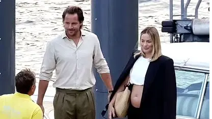 Margot Robbie Reportedly Pregnant, Barbie Star Debuts Baby Bump On Vacation With Husband Tom Margot Robbie