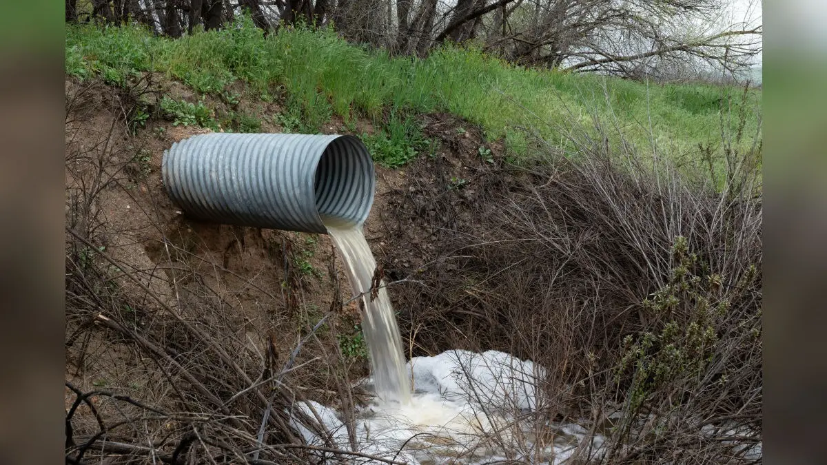 Greater Noida Sector Delta 1 Water Leak