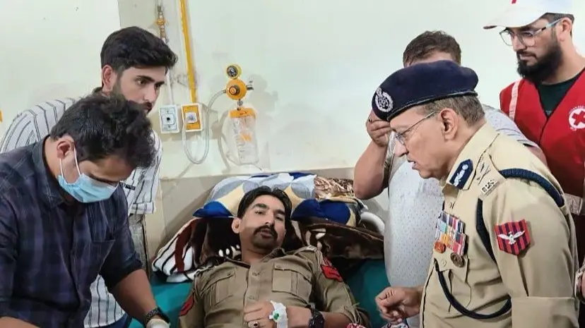 ADGP Anand Jain met the injured policeman