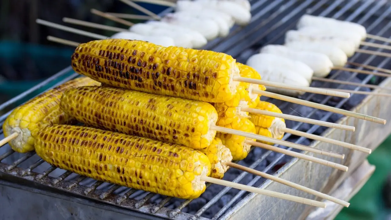 Can we drink water after eating corn