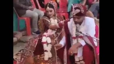 Groom Turns Priest at His Own Wedding; Recites Vedic Mantras, Video Goes Viral Groom Turns Priest at His Own Wedding; Recites Vedic Mantras, Video Goes Viral