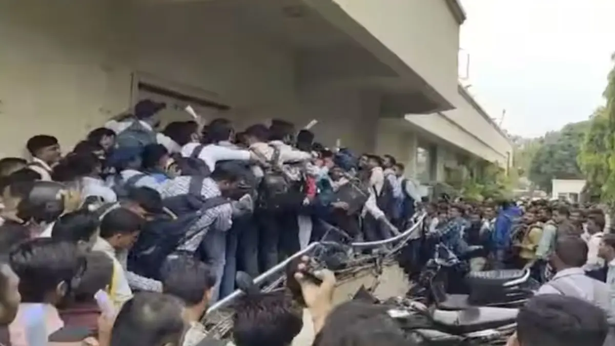 Railing Collapses in Gujarat as Thousands of Job Seekers Crowd Hotel for 10 Jobs | VIDEO A walk-in interview organised by a Chemical firm in Gujarat led to a stampede-like situation