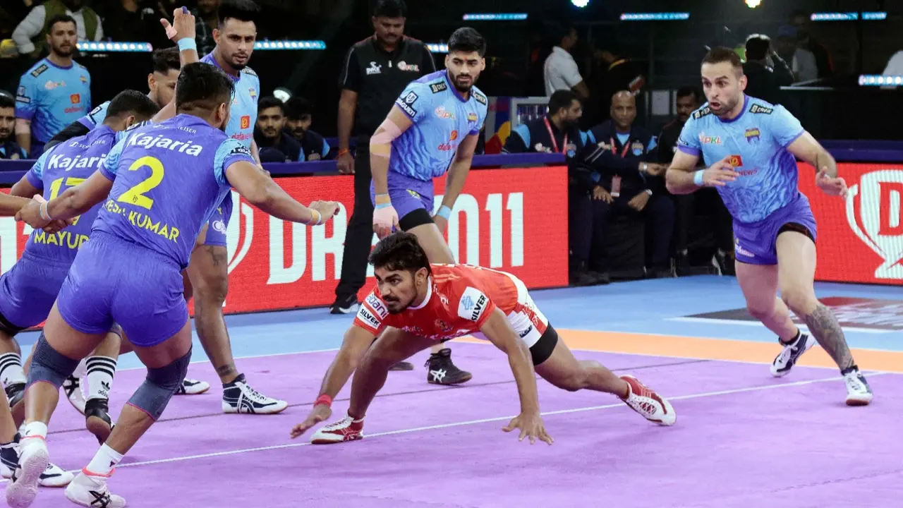 Riding On A Super 10 From Guman Singh, Gujarat Giants Overcome Spirited Bengal Warriorz Side Gujarat Giants overcome spirited Bengal Warriorz side in thrilling encounter