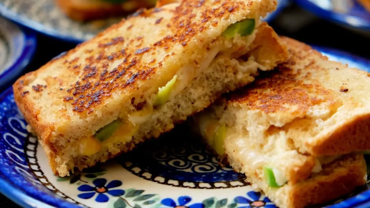 गुजराती स्टाइल डबल चीज सैंडविच ऐसे बनाएं, 10 मिनट में टेस्टी ब्रेकफास्ट तैयार; बच्चे-बड़े सब चट कर जाएंगे Gujarati Style Double Cheese Sandwich