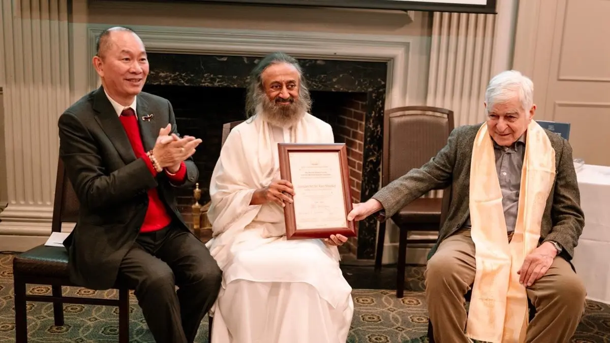 Gurudev Sri Sri Ravi Shankar Honored with the 2025 World Leader for Peace and Security Award by the Boston Global Forum