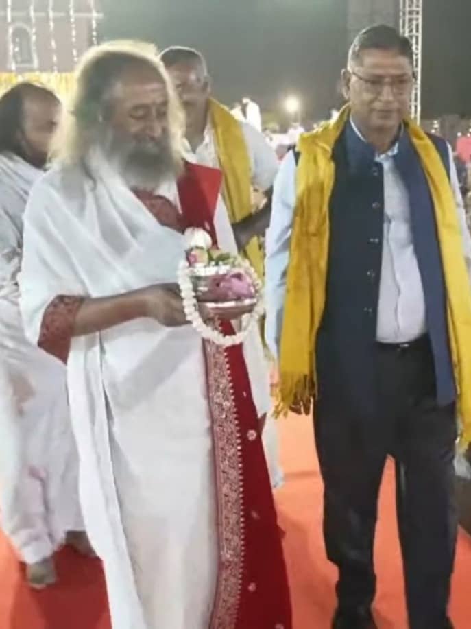Gurudev Sri Sri Ravi Shankar Unveils Sacred Somnath Jyotirlinga Relics in Bihar