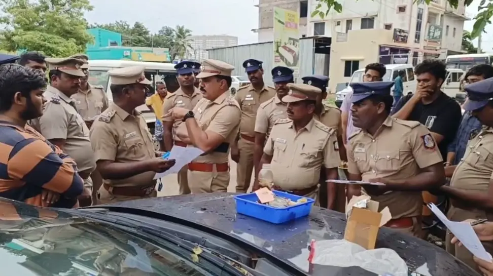 Kerala Students Mistakenly Ask Excise Officers for Matchbox to Lit Ganja: Here’s What Happened Next Kerala Students Mistakenly Ask Excise Officers for Matchbox to Lit Ganja: Here’s What Happened Next