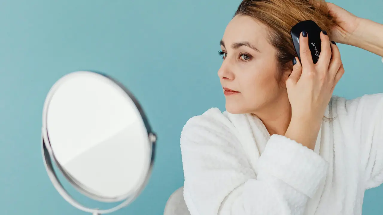 Fighting Against Dandruff And Hair Loss; Ginger Oil To Save You From Future Embarrassment Hairstyle