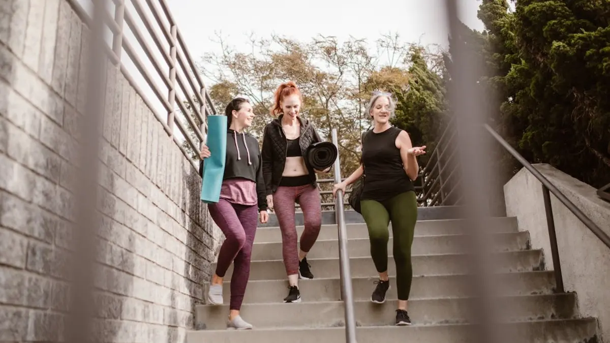 Women Health: हॉर्मोनल बैलेंस के लिए फायदेमंद हैं ये सुपरफूड्स, महिलाओं के स्वास्थ्य के लिए है वरदान Happy hormones.