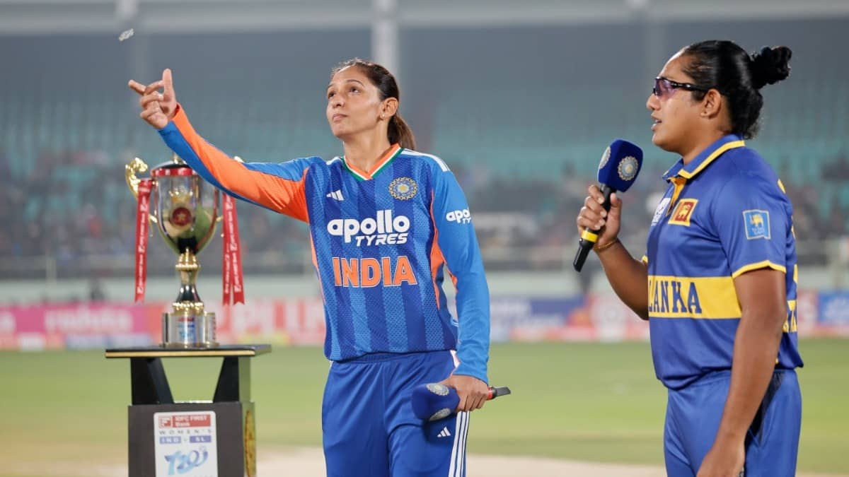 Harmanpreet Kaur and Chamari Athapaththu at toss during IND W vs SL W 1st T20I