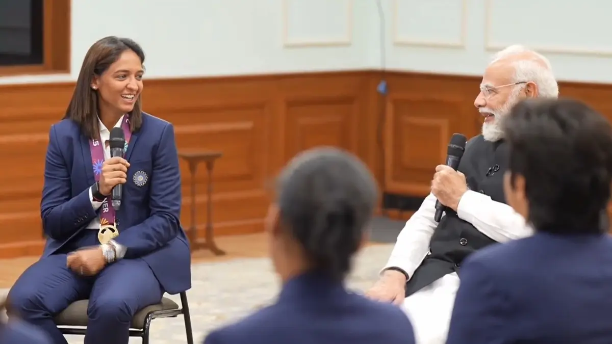 WATCH | PM Narendra Modi Asks Women's WC-Winning Captain Harmanpreet Kaur About Keeping Ball in Pocket: 'Did Someone Tell You?' Harmanpreet Kaur, Narendra Modi