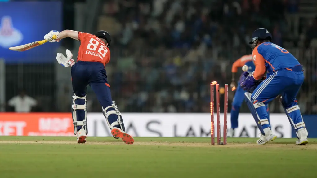 'Is There Any Smog There?': Shastri, Gavaskar Poke Fun At Harry Brook After He Falls Prey To Chakravarthy's Spell Again Harry Brook