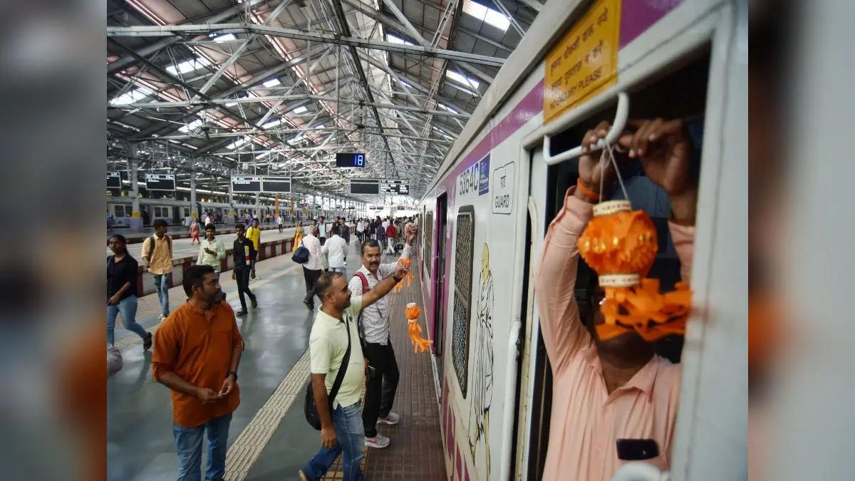Heading Out For New Year’s Eve? Central Railway To Run Four Special Late-Night Trains