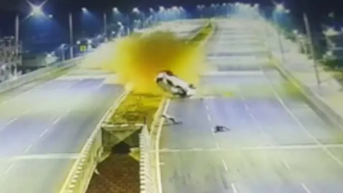 Heart-Stopping Bengaluru Crash: Car Hits Divider, 2 Flung Out as It Rolls Over | WATCH Heart-Stopping Bengaluru Crash: Car Hits Divider, 2 Flung Out as It Rolls Over | WATCH