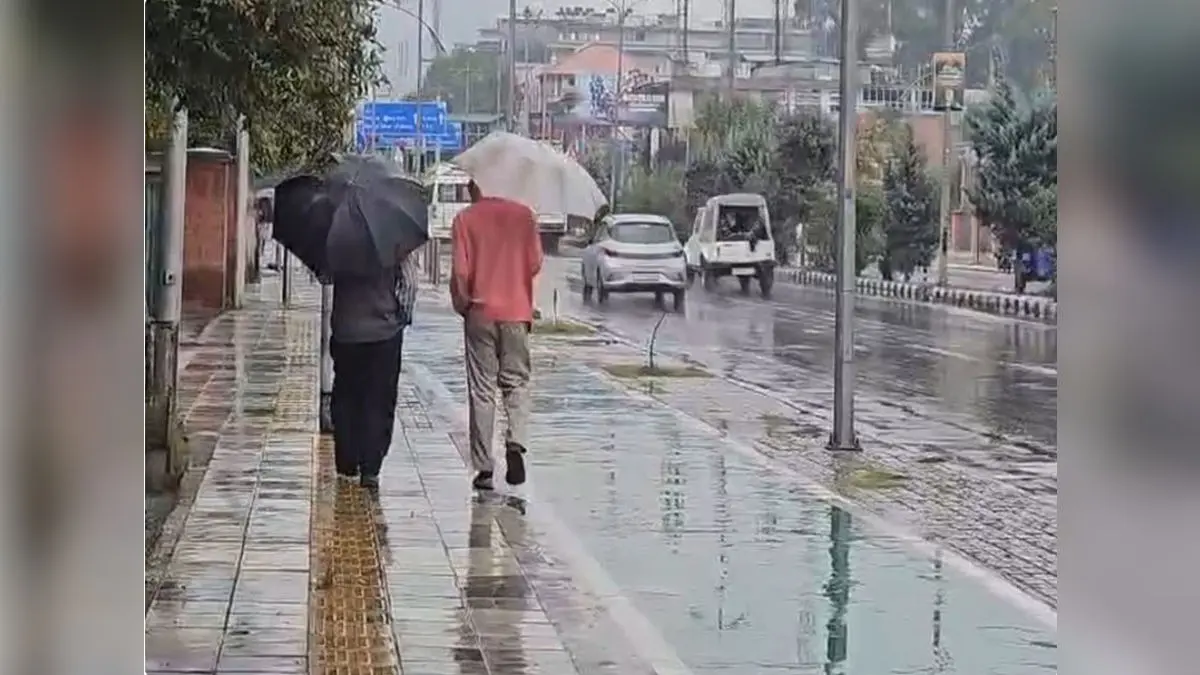 Heavy Rain Hits Parts Of Srinagar; IMD Forecasts Thunderstorms And Gusty Winds In Jammu & Kashmir