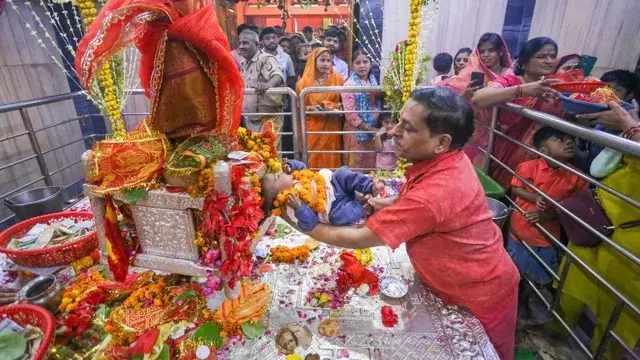 Heavy rush at temples on Navratri, Eid bring vibrancy to markets