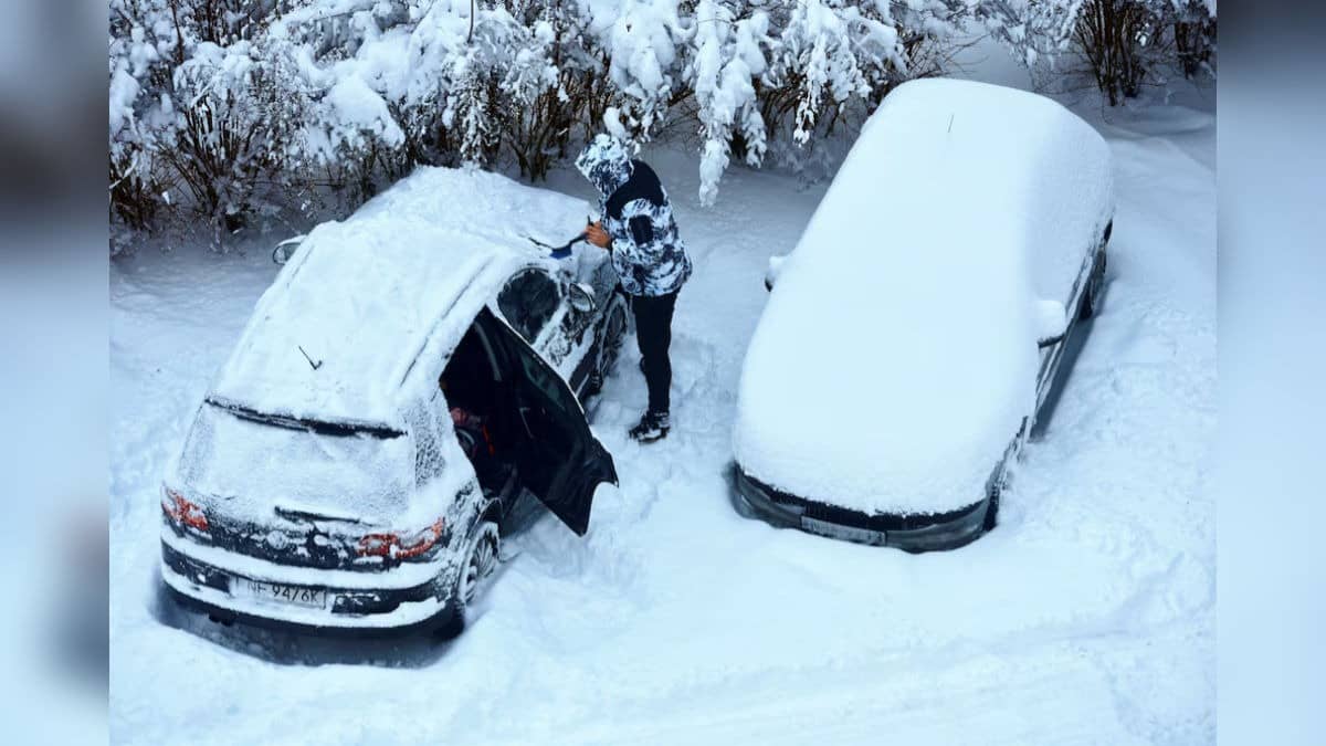 Heavy Snow In Poland Leaves Drivers Stranded In Tailbacks Of Up To 20 km