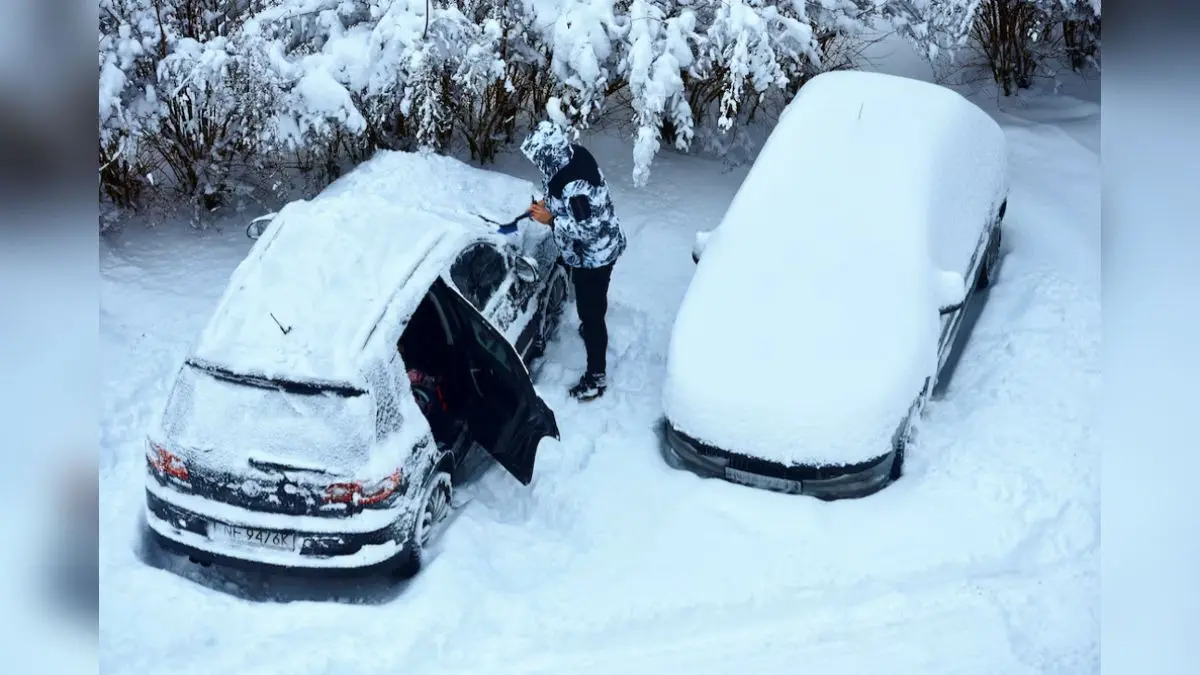 Heavy Snow In Poland Leaves Drivers Stranded In Tailbacks Of Up To 20 km