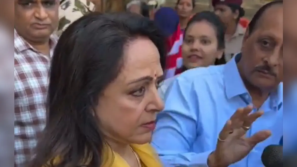 Hema Malini Faces Anger From Senior Citizen Amid Long Voting Delays in BMC Elections Hema Malini Faces Anger From Senior Citizen Amid Long Voting Delays in BMC Elections