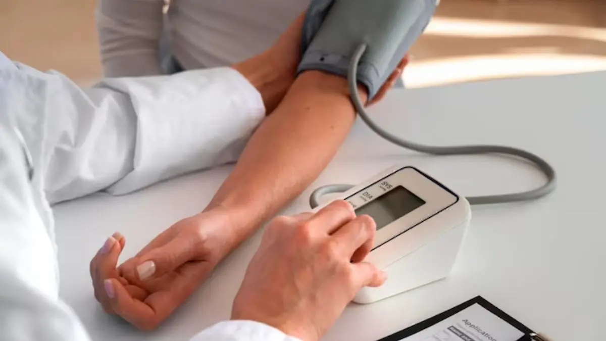 High Blood Pressure: बिना दवा भी कंट्रोल हो सकता है हाई ब्लड प्रेशर, अपनाएं ये 7 असरदार लाइफस्टाइल मंत्र high blood pressure control