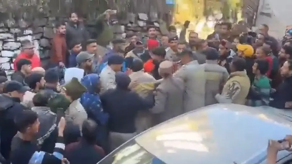 himachal-ruckus-public-police-after-hotel-manager-death