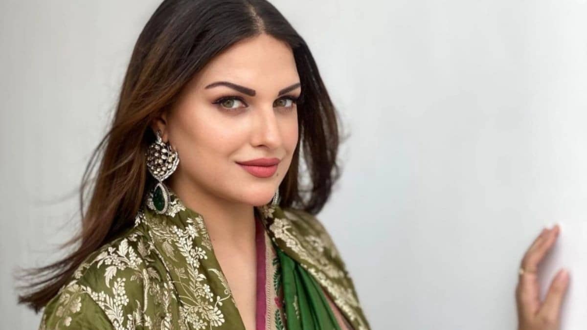 punjabi-actress-himanshi-khurana-receives-death-threat-call-from-gangster-zeeshan-akhtar-police-starts-investigation